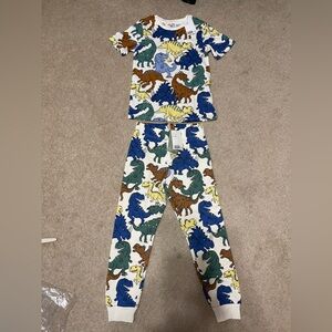 H&M dinosaur set nwt size 6